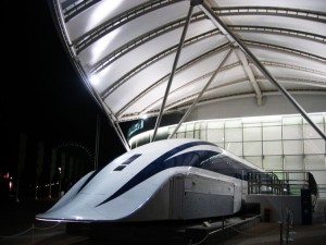 Tren que levita de Japón llega a los 310 km/h en los ensayos