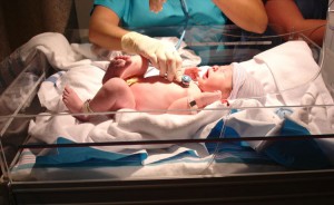 Crean ropa inteligente para bebés