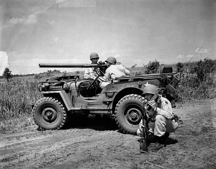 En servicio en la Segunda Guerra Mundial, su jeep quedó varado en el momento justo