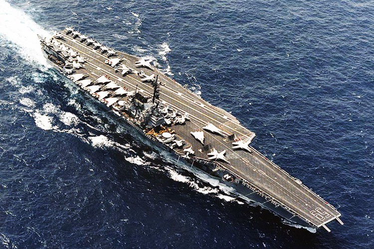 USS Forrestal, el portaviones de la Marina, se vendió por 1 centavo de dólar