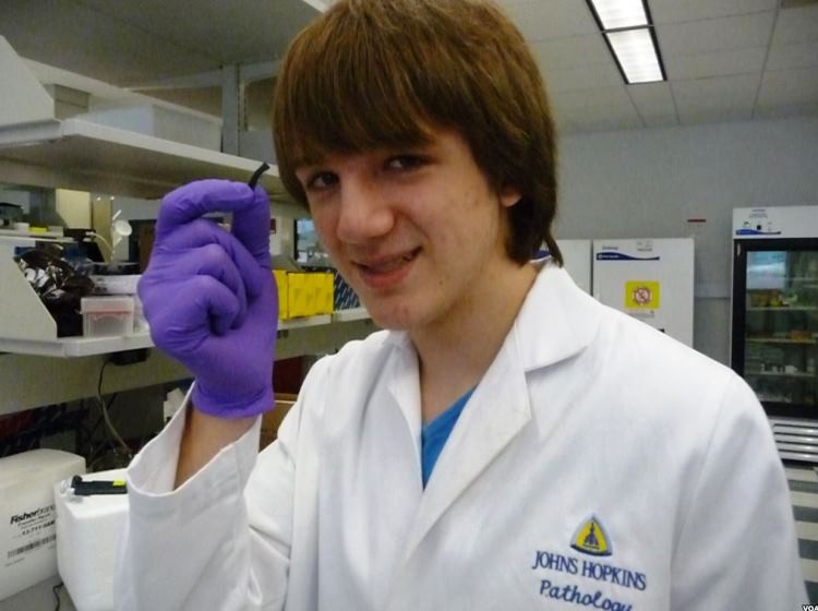 Jack Andraka, adolescente gana premio nacional por la creación de test de cáncer de páncreas