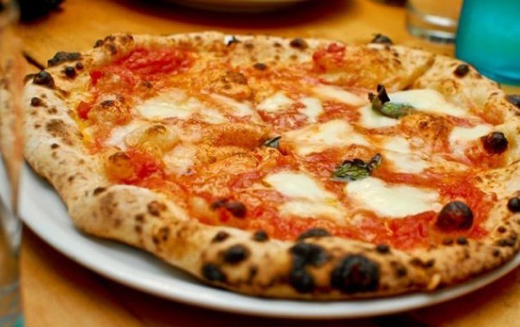 La mejor Pizza de Colorado es... "Zagat"