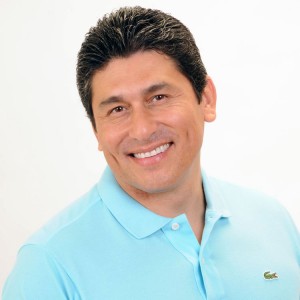 Dr. César Lozano