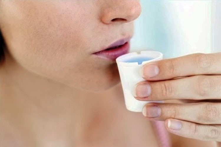 Usar enjuague bucal está relacionado con el cáncer