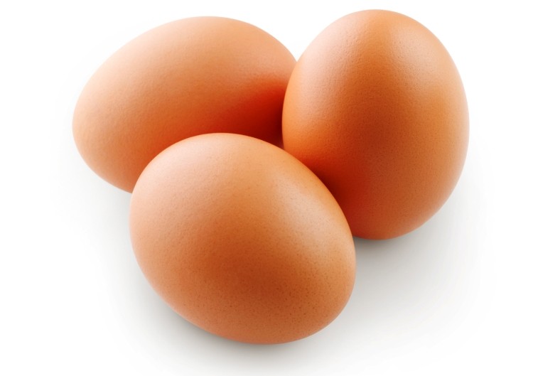 Más saludables, ¿claras de huevo o los huevos enteros?