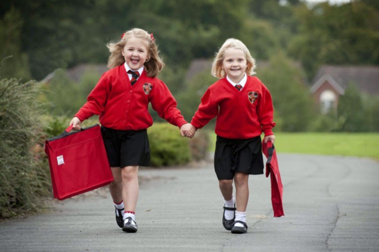 Tía y sobrina comienzan la escuela juntas