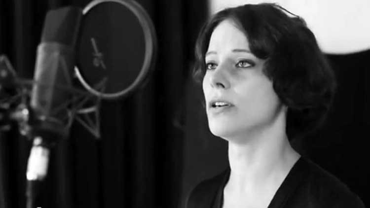 Anna-Maria Hefele - Polifónica de canto armónico