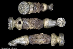 Descubren raro carro de 2200 años de antigüedad