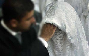 Pide divorcio tras ver el rostro de novia sin velo