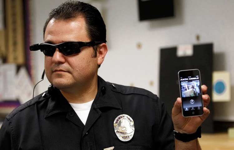 Policía con cámaras