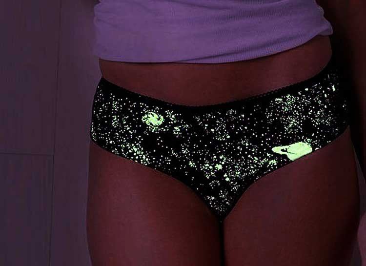 lencería que brilla en la oscuridad