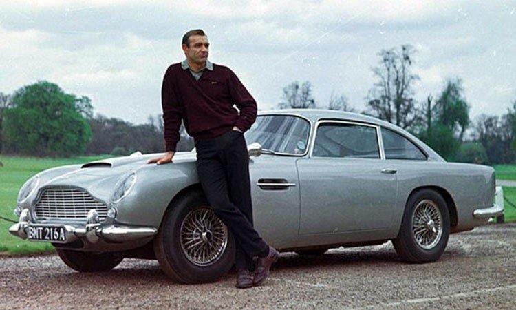 Hollywood regala fantasías y sueños pero sus protagonistas y los elementos usados por ellos se cotizan en “dólares muy reales”, aquí una referencia dada por el diario O Globo de los 10 elementos de Hollywood más caros subastados hasta ahora