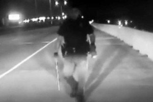 Policía rescata a un gatito