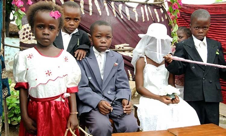 casando a los niños