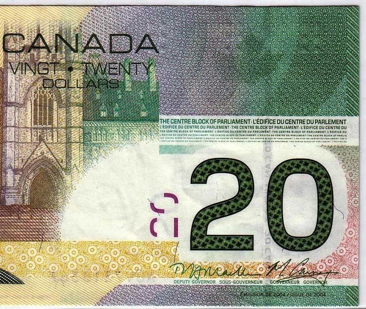 cortan billetes por la mitad