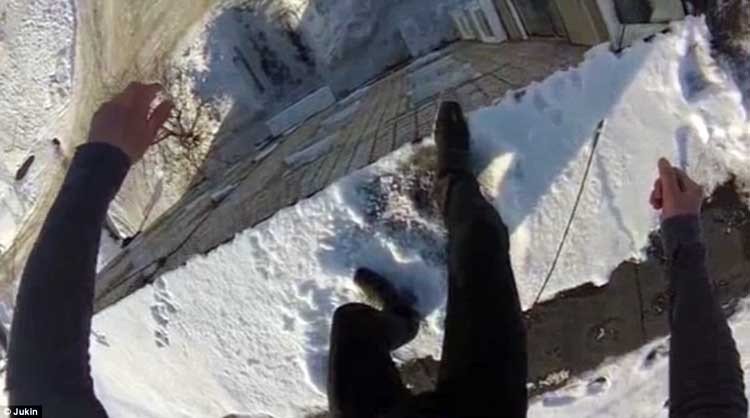 se lanza del 5º Piso