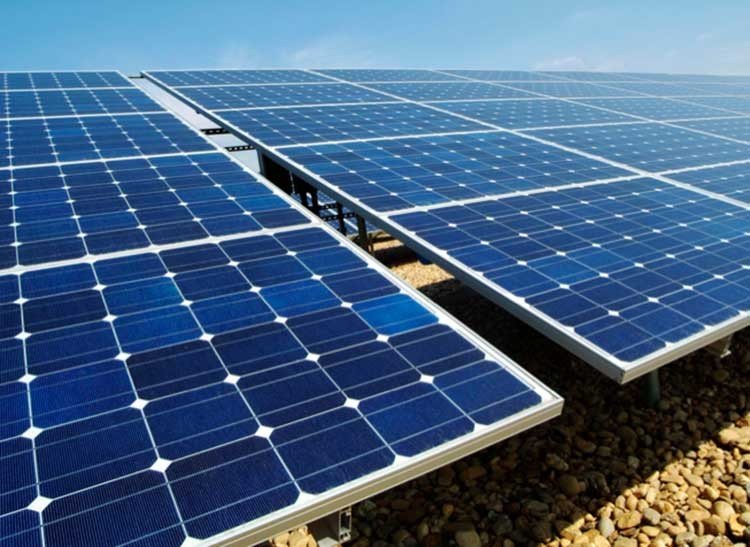 Transforman un basurero en central eléctrica solar