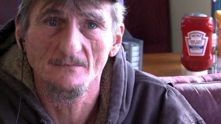 Camarero gana $26.000 en propinas