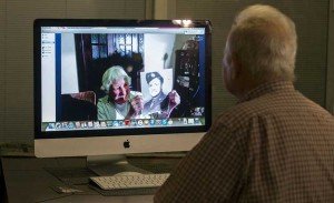 Se reúne con su novia después de 70 años