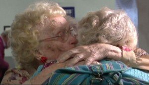 Madre e hija se reúnen después de 82 años
