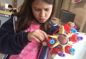 Niños discapacitados diseñan sus propias prótesis