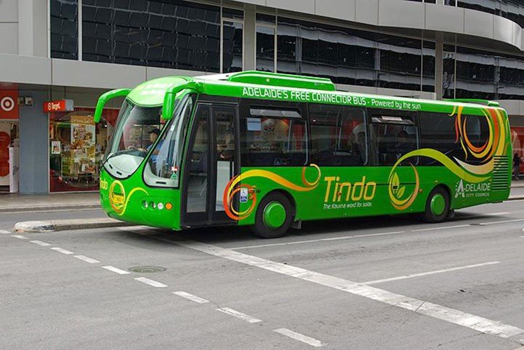 Autobús a energía solar es gratuito en Australia