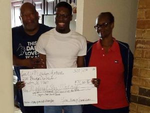 Agradecido paga la hipoteca de los abuelos