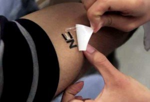 Crean tatuaje que recarga la batería con el sudor