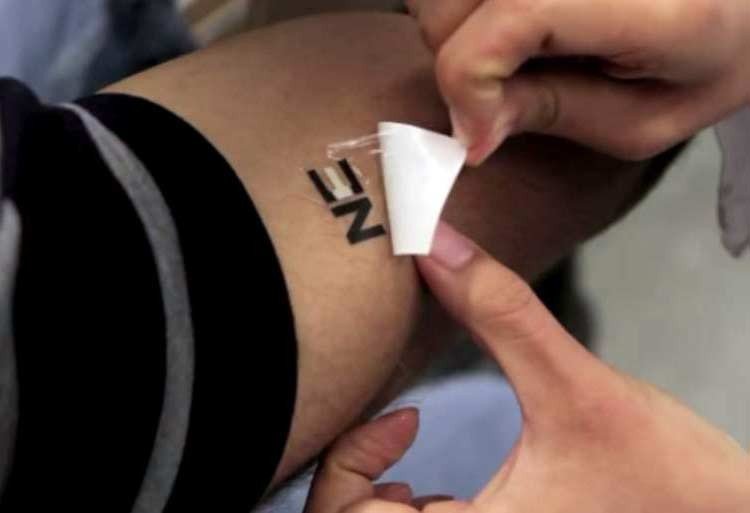 Crean tatuaje que recarga la batería con el sudor