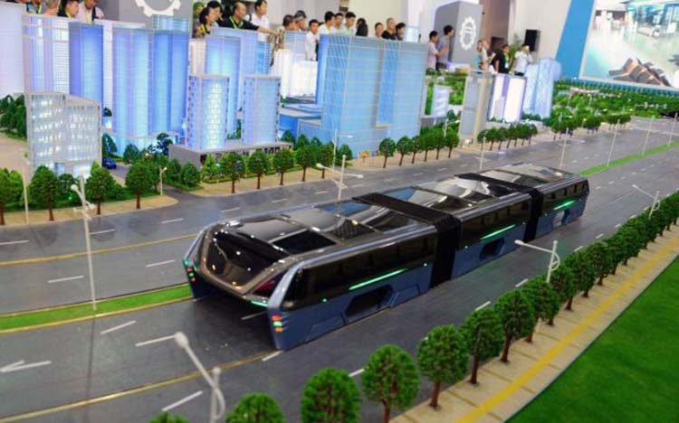 Camiones literalmente te pasan por encima en China