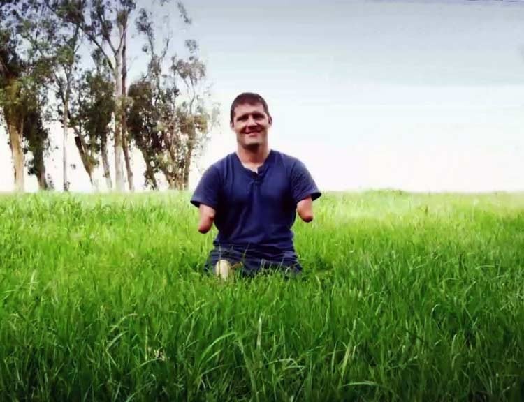 Hombre sin extremidades completa maratón en Canadá