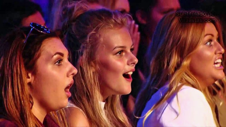 De tener ataques de pánico a cantar glamorosamente