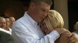 Amputado aprende como caminar