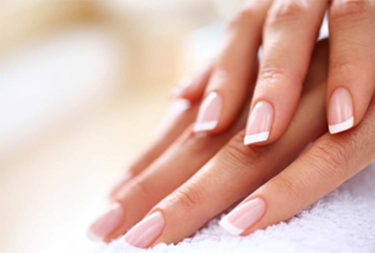 quitar el esmalte de gel de las uñas