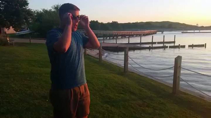 El increíble momento que ve el color por primera vez