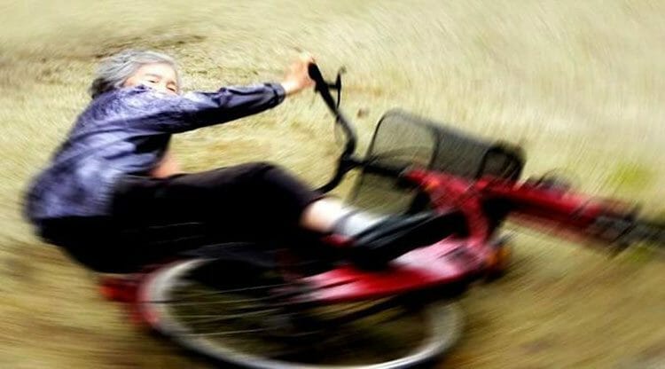 Fotógrafa Famosa de 89 años se burla de sí misma en tontos Autorretratos