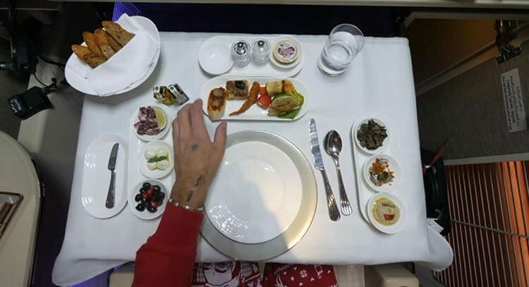 La mejor comida gourmet en vuelo – el ticket cuesta solamente unos 10.000 dólares