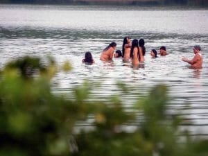 Los indios del Amazonas nos enseñan cómo bañarnos