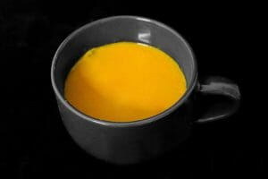 La moda de la leche de oro: la leche y la cúrcuma